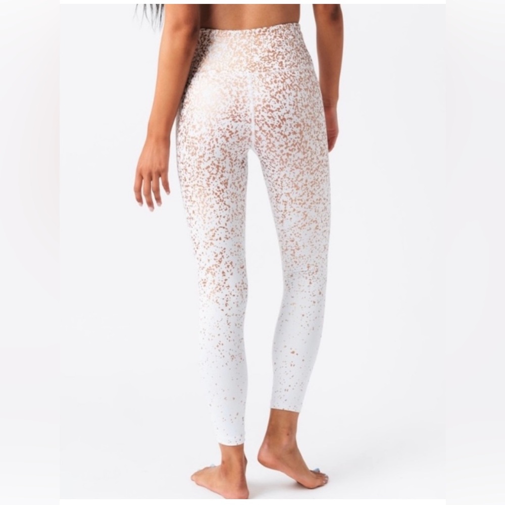 Zyia Active White Stay Gold Light N Tight High Rise 7/8 Squat Proof Leggings